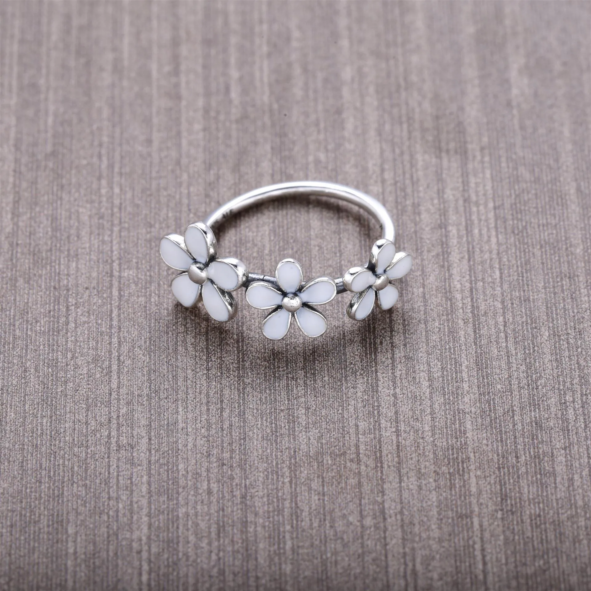 PANDORA Triple White Daisy Flower Ring - 190900EN12