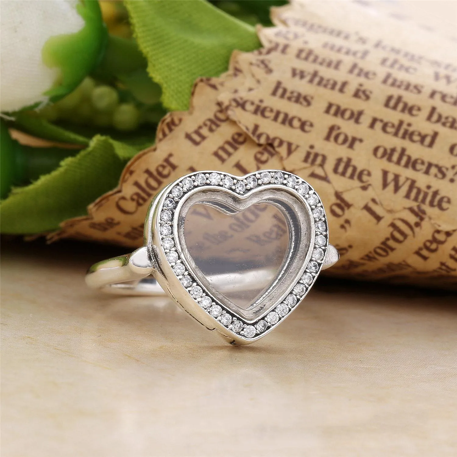 Sparkling PANDORA Floating Heart Locket Ring - 197252CZ