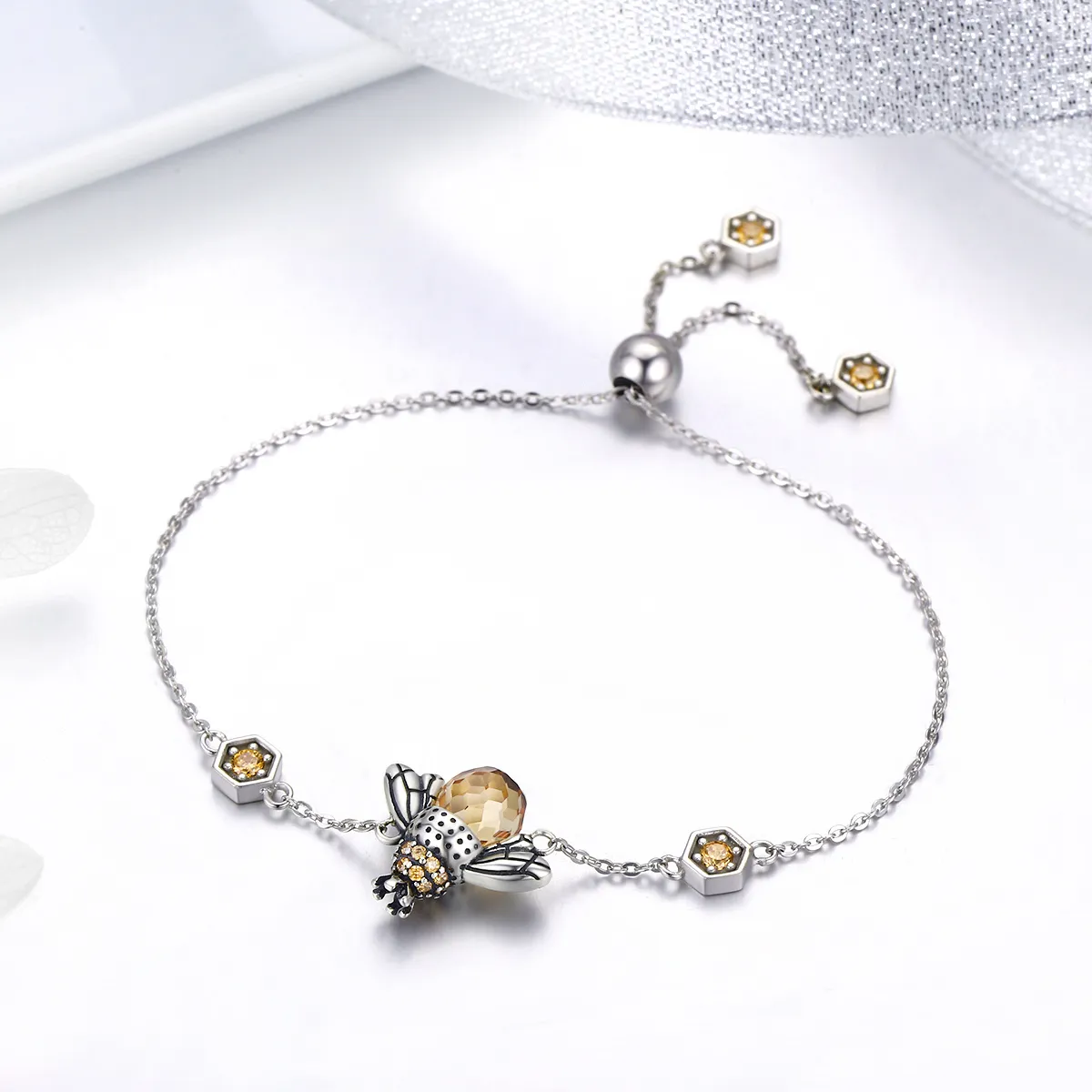 Pandora Style Silver Dancing Bee Slider Bracelet - SCB043