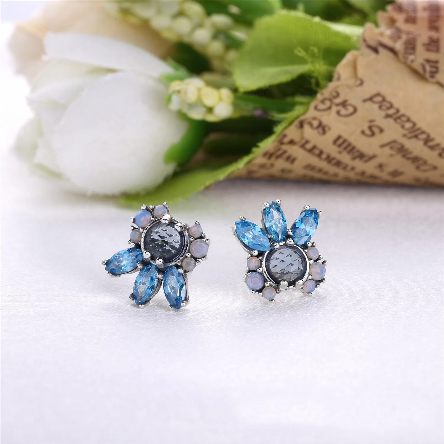 PANDORA Patterns of Frost with Multi-Colored Crystal Stud Earrings - 290731NMBMX